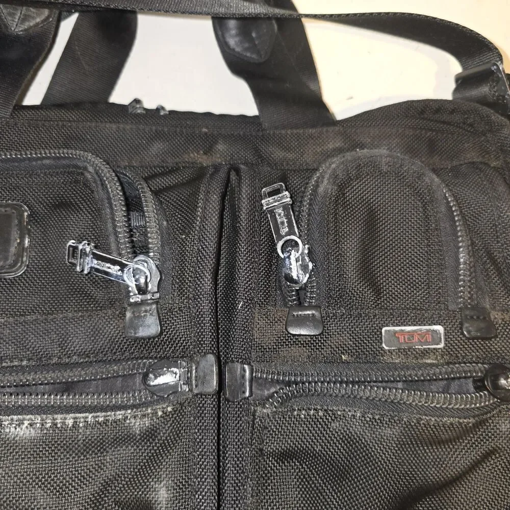 Tumi T-Pass 26516DH Black Nylon Shoulder Bag 16” Front Zipper Broken